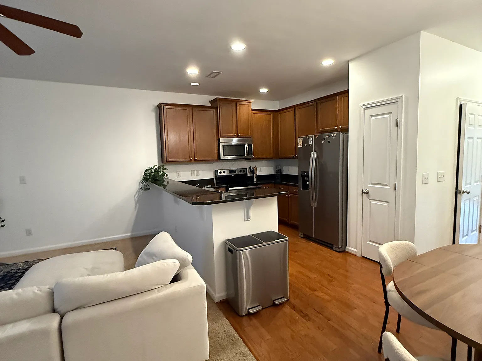3 bed, 1451 sqft, $1,799 — Photo 4