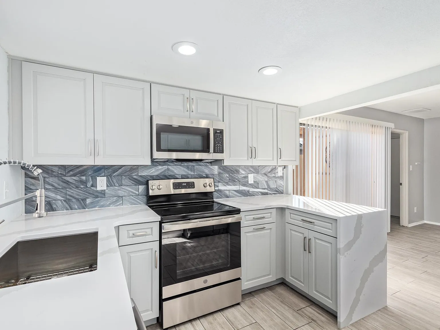 3 bed, 1382 sqft, $2,500 — Photo 2