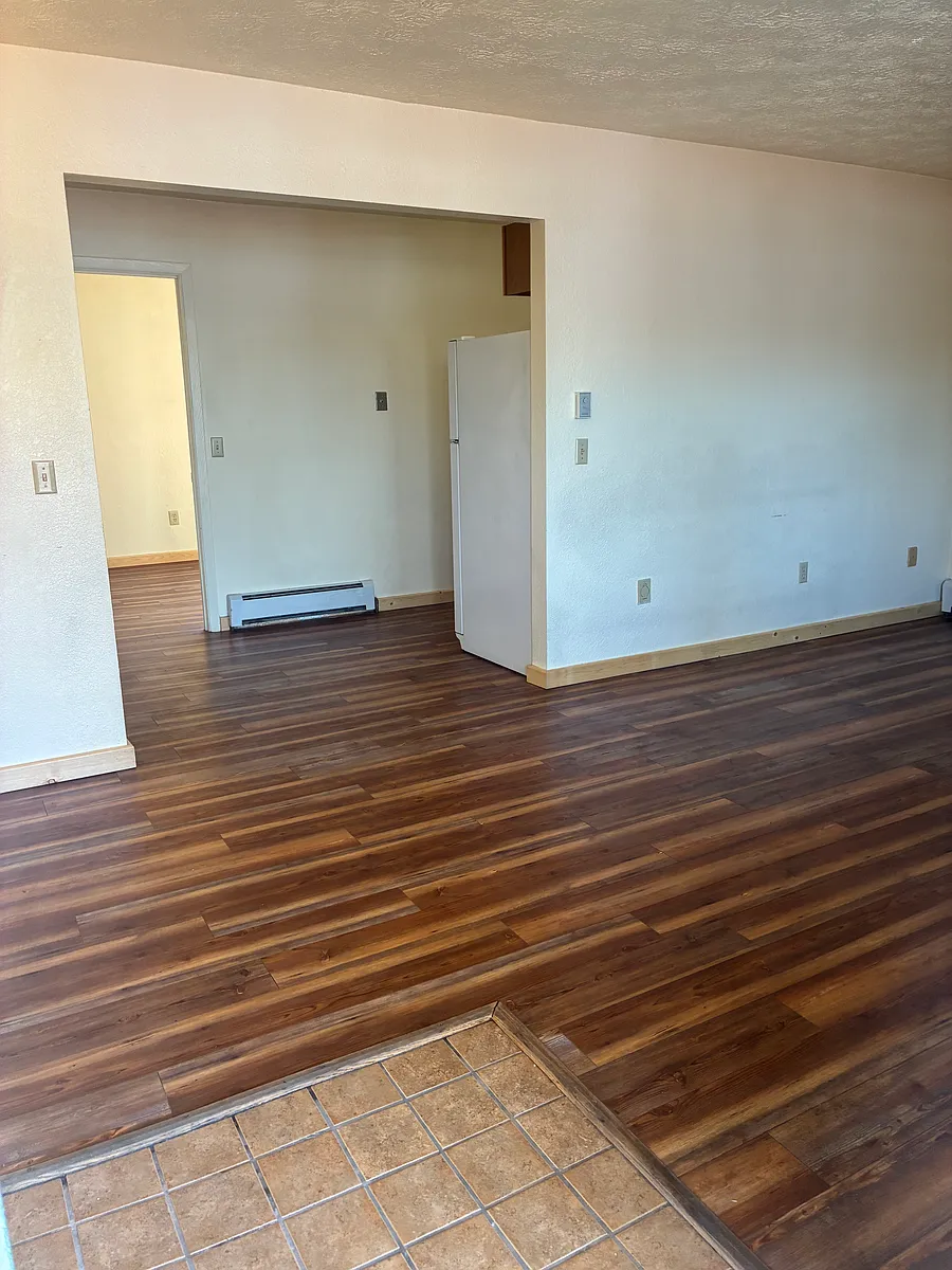 Building Photo - 2104 Roosevelt Dr #1