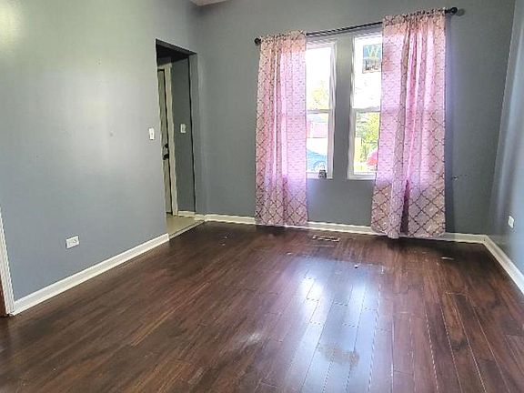 3rd image of 823 N Monticello Ave