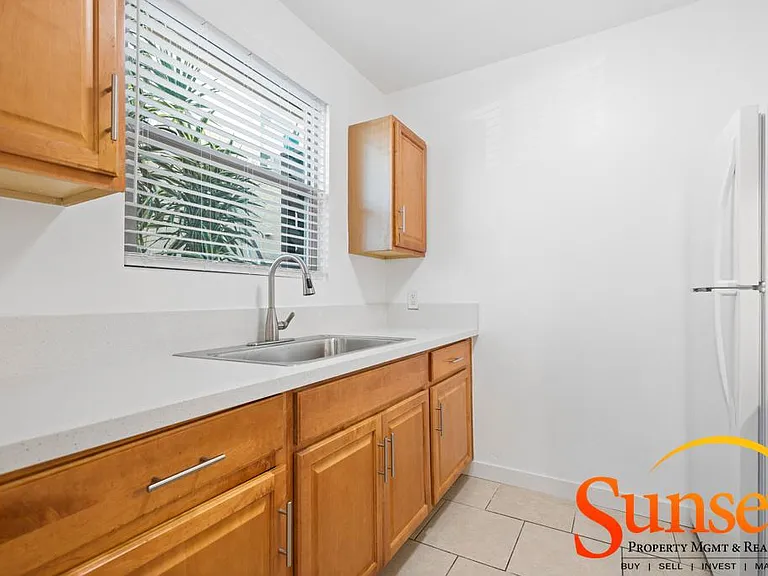 4417 Illinois St — Photo 3