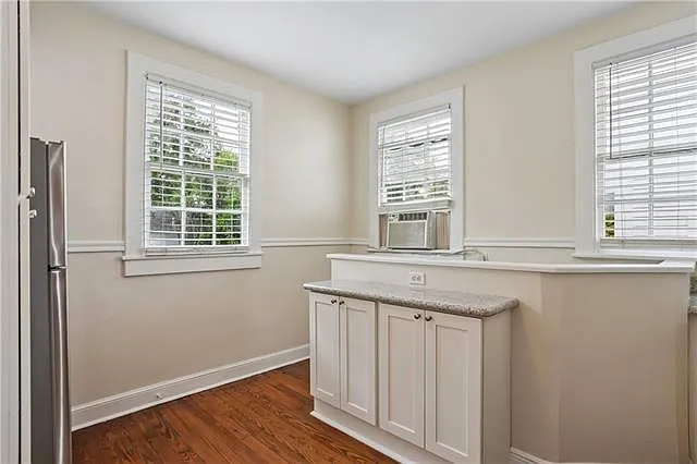 5918 Annunciation St #202 — Photo 10