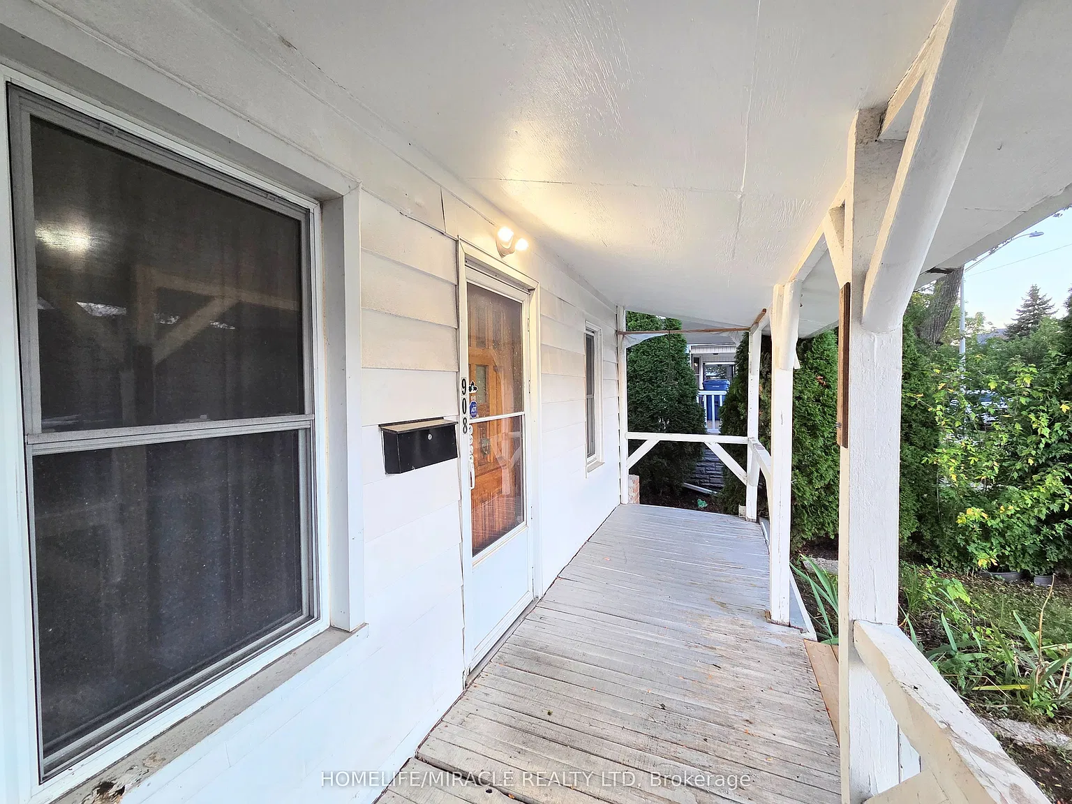 3 bed, $1,900 — Photo 3