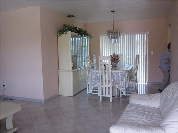 5th image of 20412 NW 43rd Ct