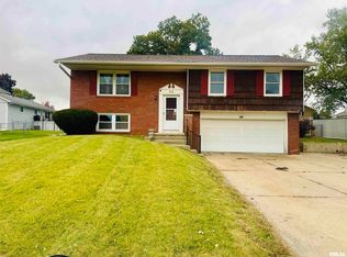 868 16th Ave NW, Clinton, IA 52732