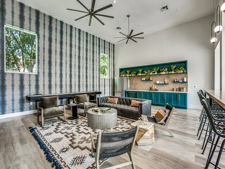 Aventura on Briar Forest — Photo 35