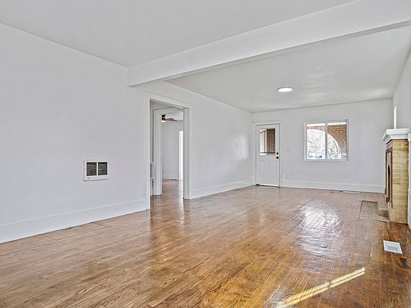 3rd image of 609 SW 30th St