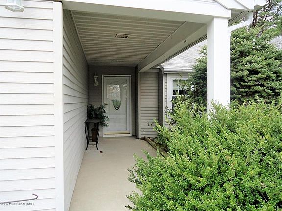 3rd image of 6 Brookdale Ct