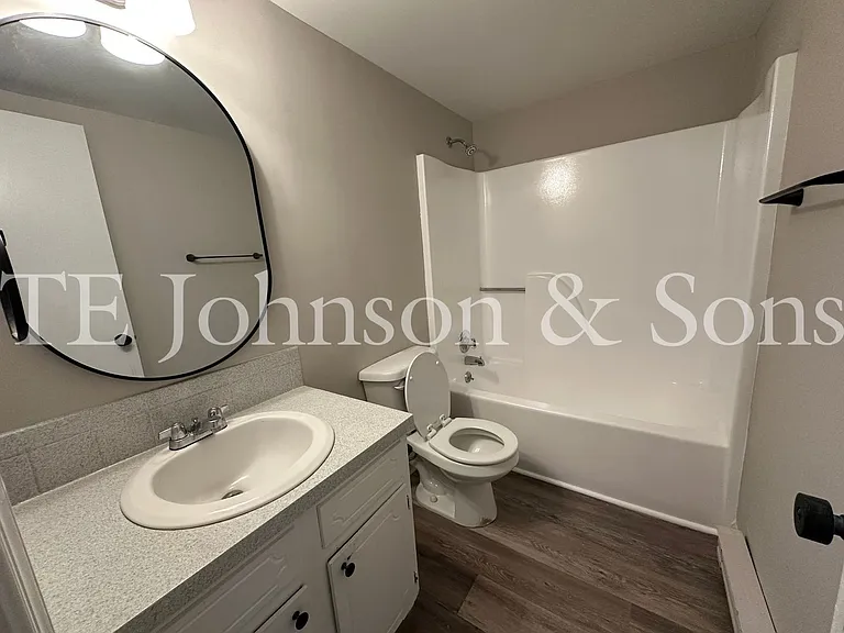 2550 Green Oaks Ct #B — Photo 10
