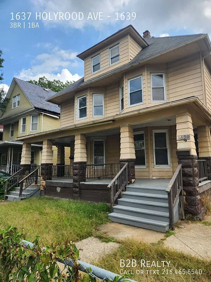 Charming 3-Bedroom Unit in Prime Location — Photo 1