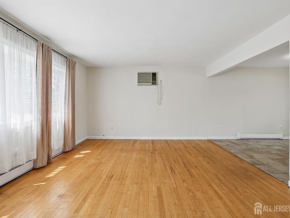 3rd image of 18 Carlton Ave