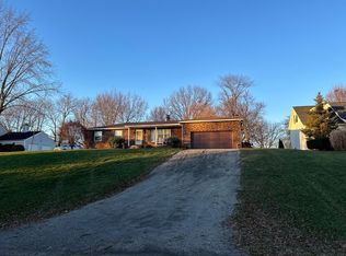 1327 Countryside Cir NE, Hartville, OH 44632