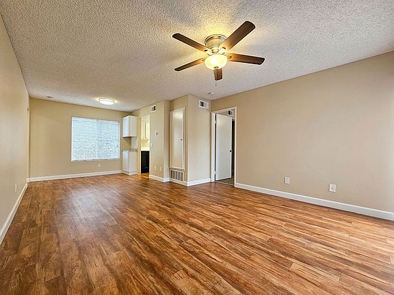 3rd image of 1055 S Mollison Ave #18