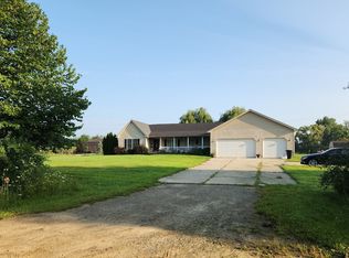 8827 Hough Rd, Almont, MI 48003