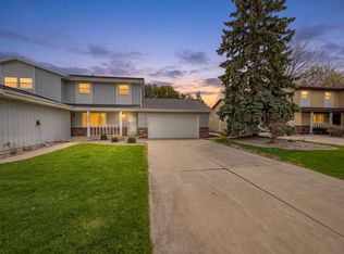 422 Silver Spring Dr, Green Bay, WI 54303