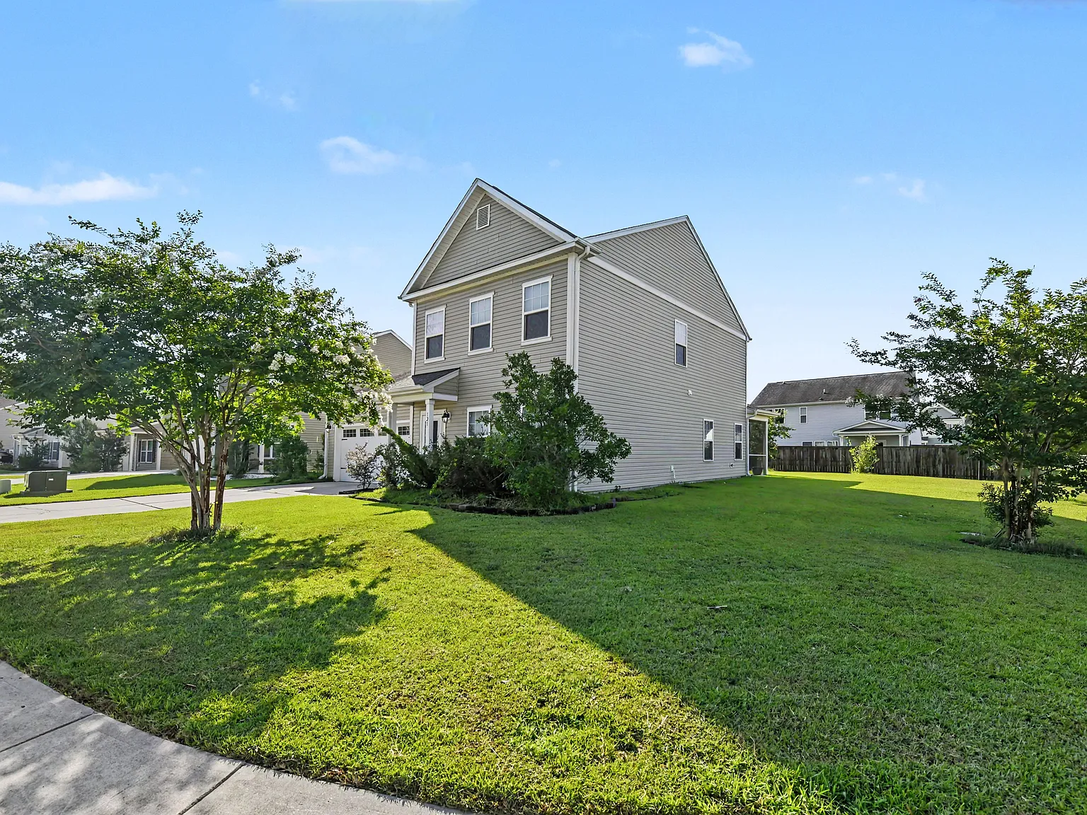 3 bed, 2.5 bath, 2080 sqft, $2,500 — Photo 3