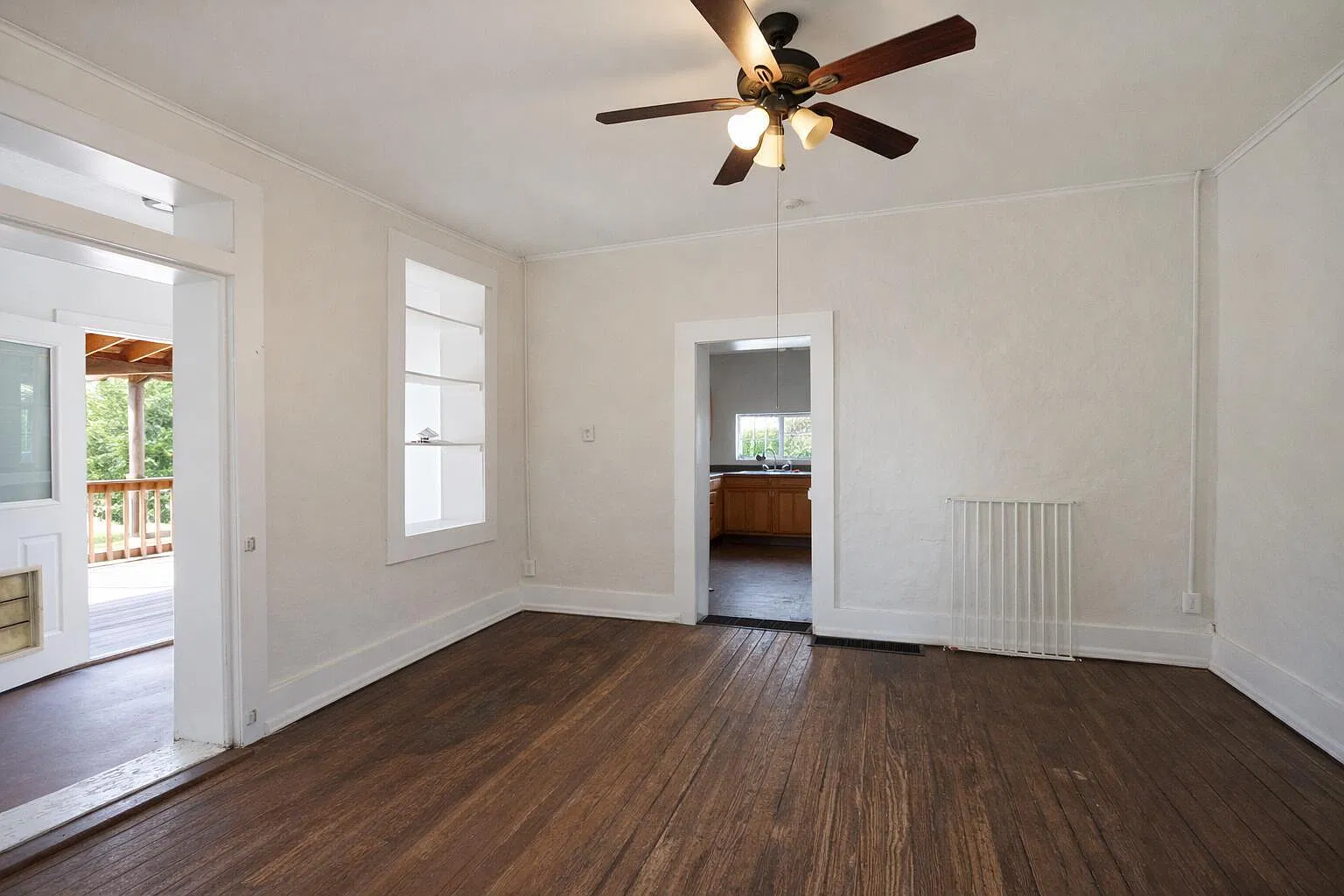2 bed, 1.0 bath, $1,200 — Photo 4