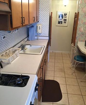5th image of 2915 W 5th St APT 9C