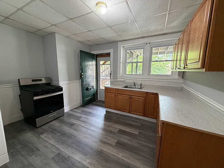 15 Lynde St #5 — Photo 3