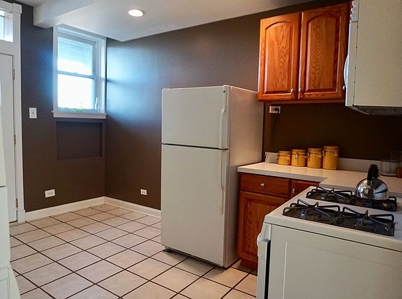 5th image of 3316 W Sunnyside Ave #3