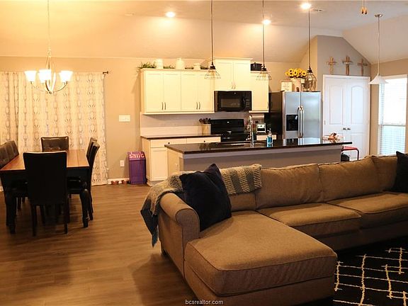 5th image of 2126 Dumfries Dr