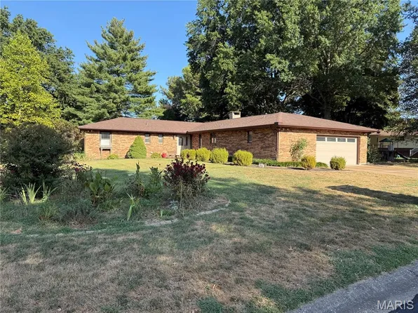 304 Country Club Dr, Red Bud, IL 62278