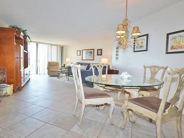 260 Seaview Ct #404 — Photo 17