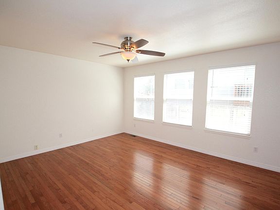 3rd image of 3917 W Kenyon Ave