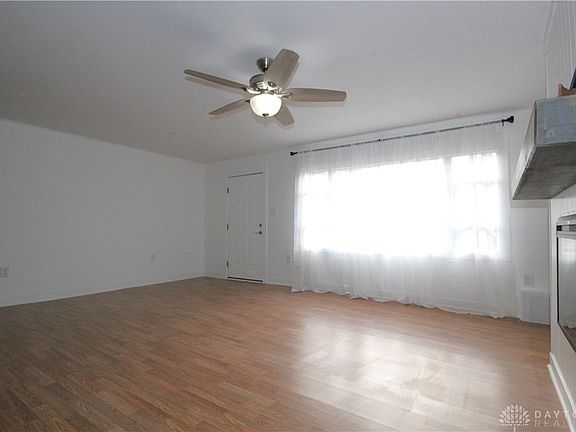 4th image of 139 N 1st St