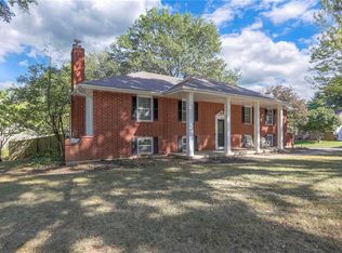 1200 NE Hilltop Dr, Blue Springs, MO 64014