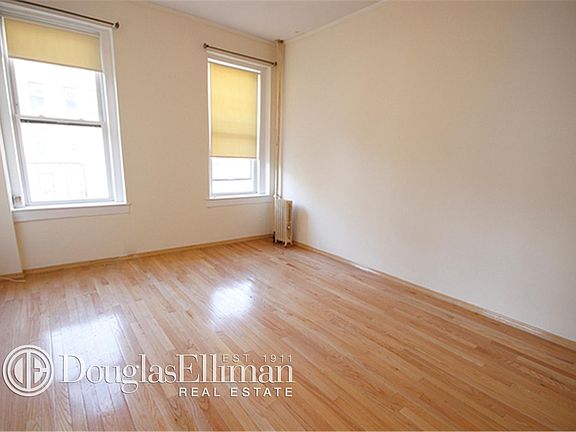 3rd image of 2414 28th St APT 2B