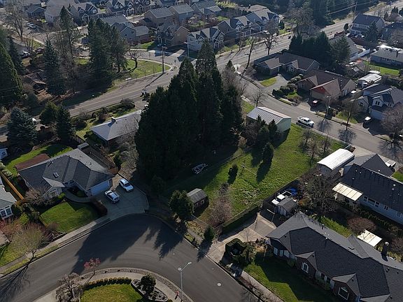 3rd image of 19531 Central Point Rd