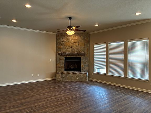 2nd image of 2927 Willow Ridge Cir
