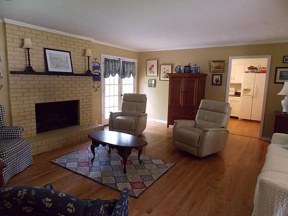 3rd image of 350 Willowbrook Dr SE
