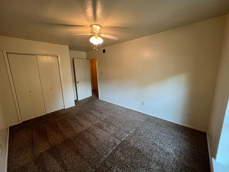 912 N Bell Ave — Photo 8