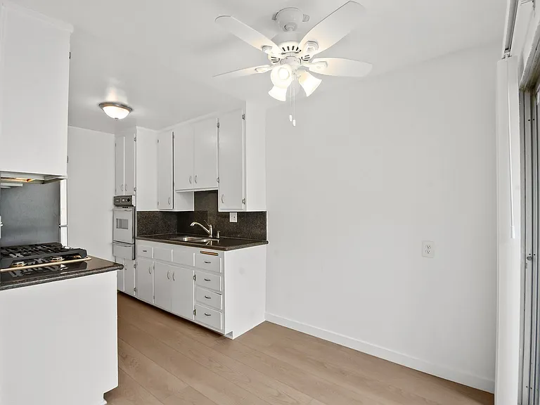1550 Saltair Ave, prime West LA location! — Photo 6