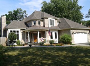 529 Spring St, Roselle, IL 60172