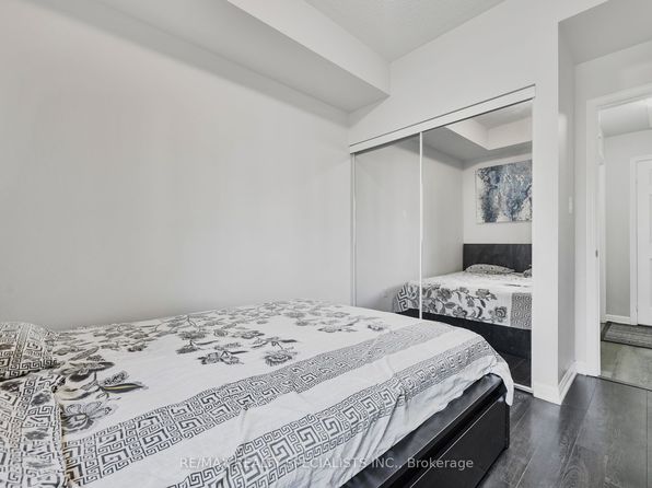250 Sunny Meadow Blvd #118, Brampton, ON L6R 3Y6