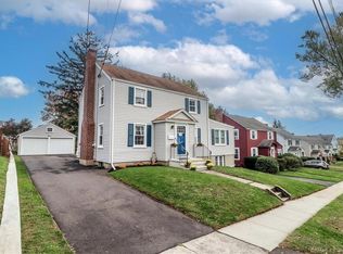 106 Parkway Dr, Stratford, CT 06614