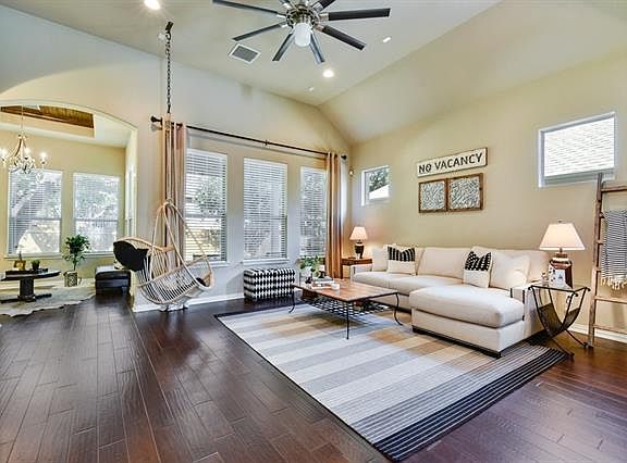 5th image of 613 Cerezo Dr