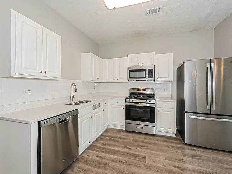 444 Village Bluff Dr — Photo 7