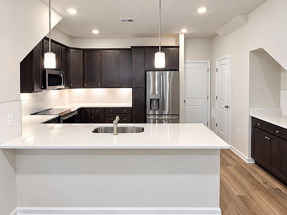 4th image of 42639 Darala Dr