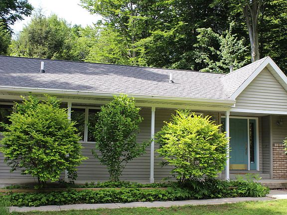 2nd image of 935 W Wellington Ct