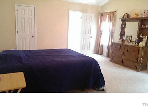 5th image of 42 Hickory Nut Dr