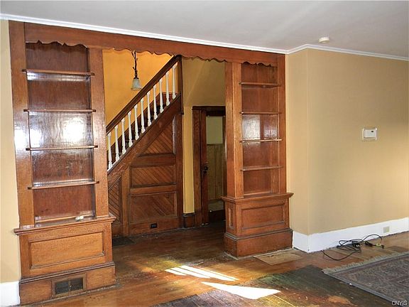 4th image of 8 Hubbard St