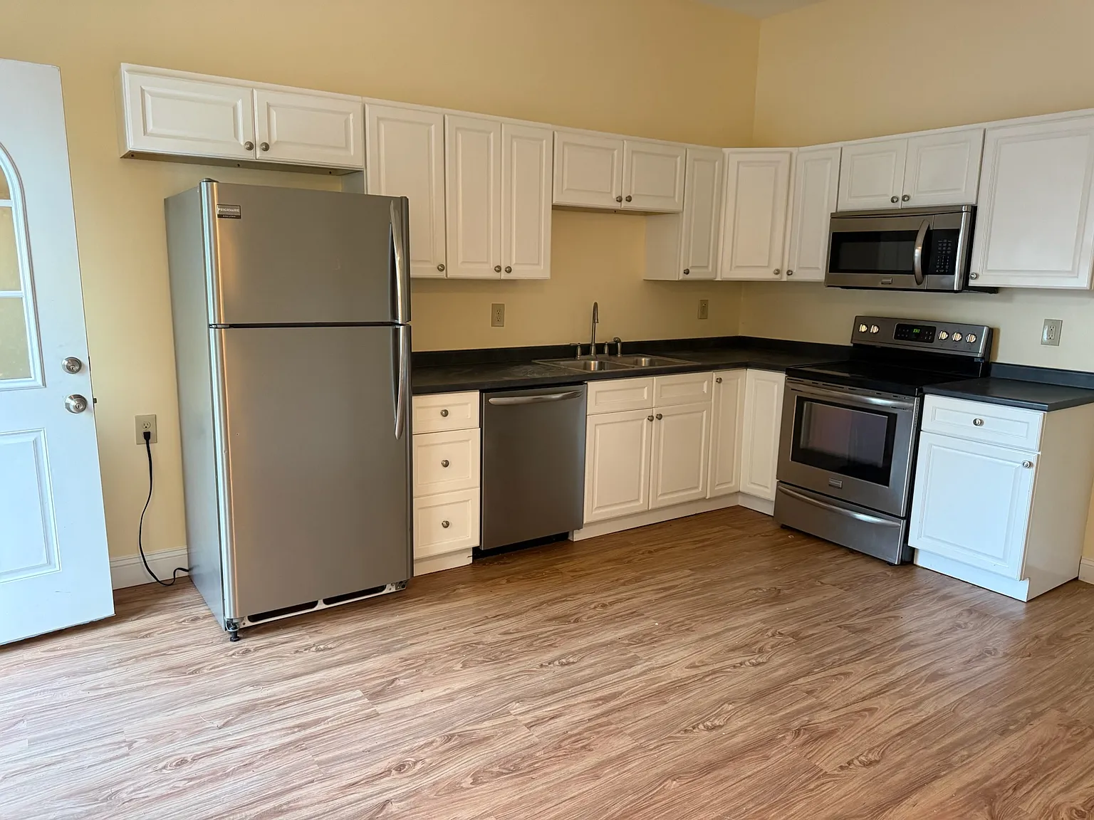 2 bed, $2,100 — Photo 2