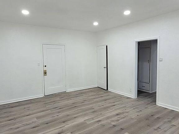 3rd image of 512-516 S Glendale Ave #102