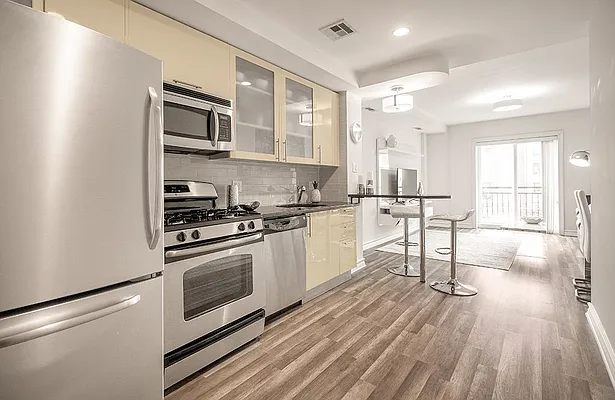 Sold by SR8 REALTY LLC | media 6