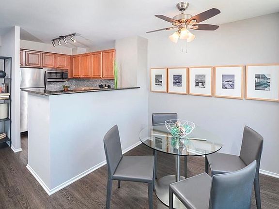 4th image of 1041 W Wilson Ave #201