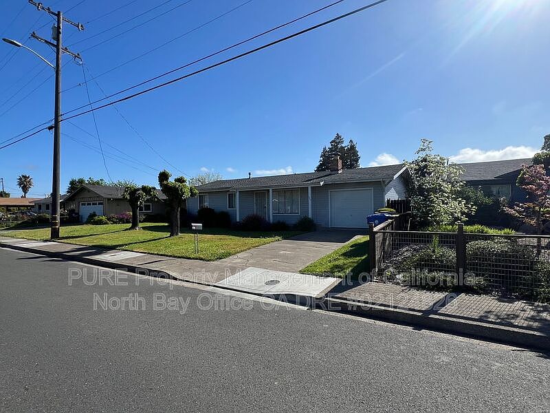 1st image of 305 Oak Manor Dr